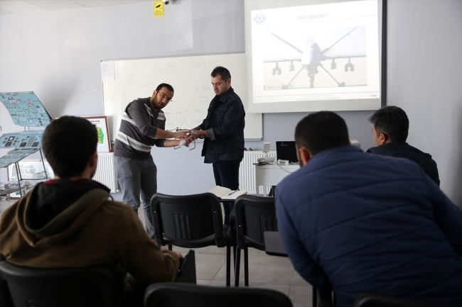 İHA pilotluğuyla sektörlerine farklılık katıyorlar